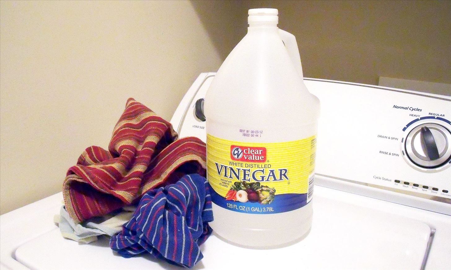 Wash Your Yellowed Clothes Using White Vinegar